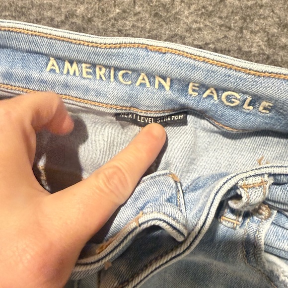 American Eagle Jeans Womens 6 blue Low Rise Flare distressed lightwash fit 29x30 - Picture 10 of 13